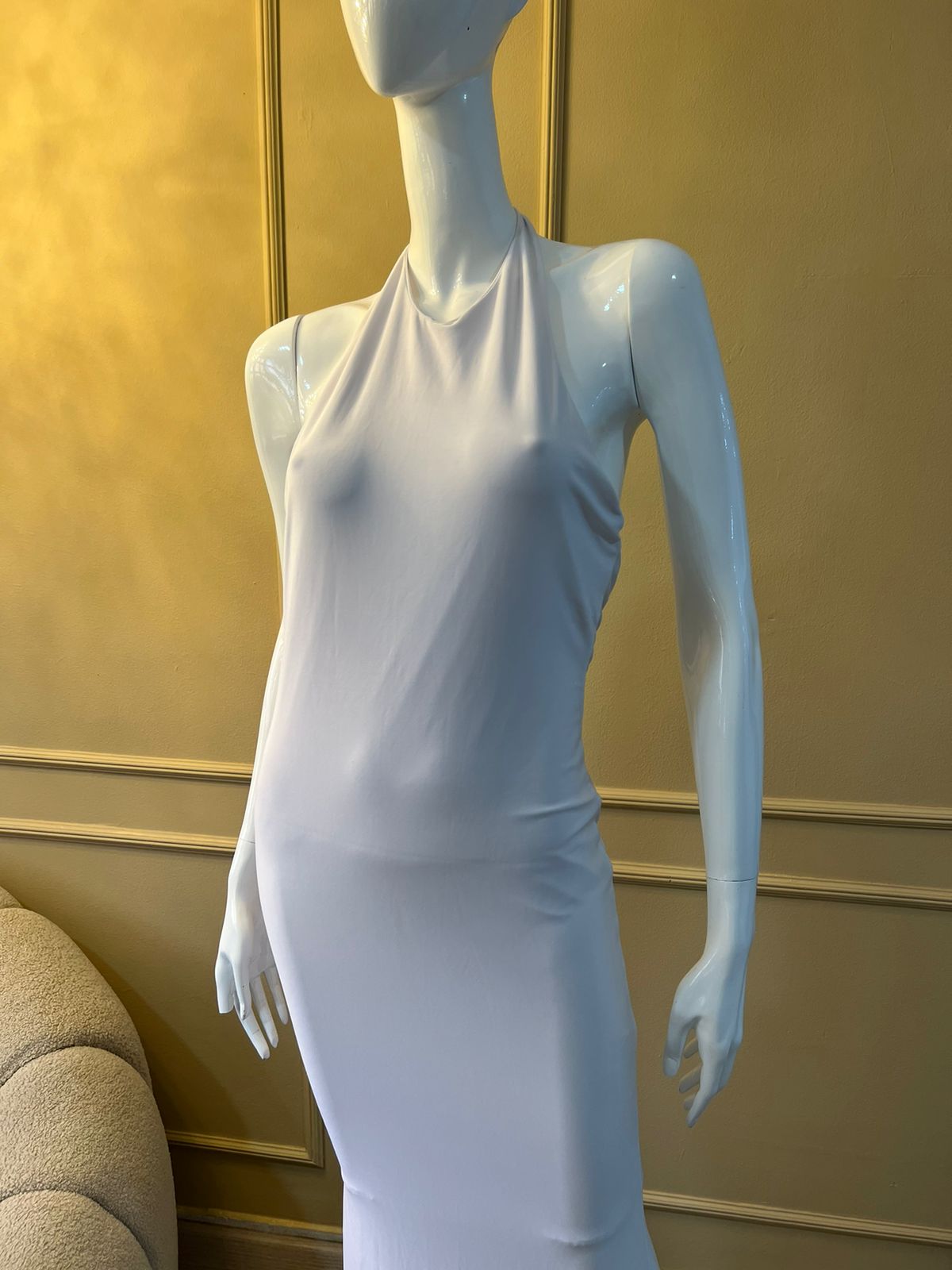 WHITE DRESS WITH BROOCH ON NECK